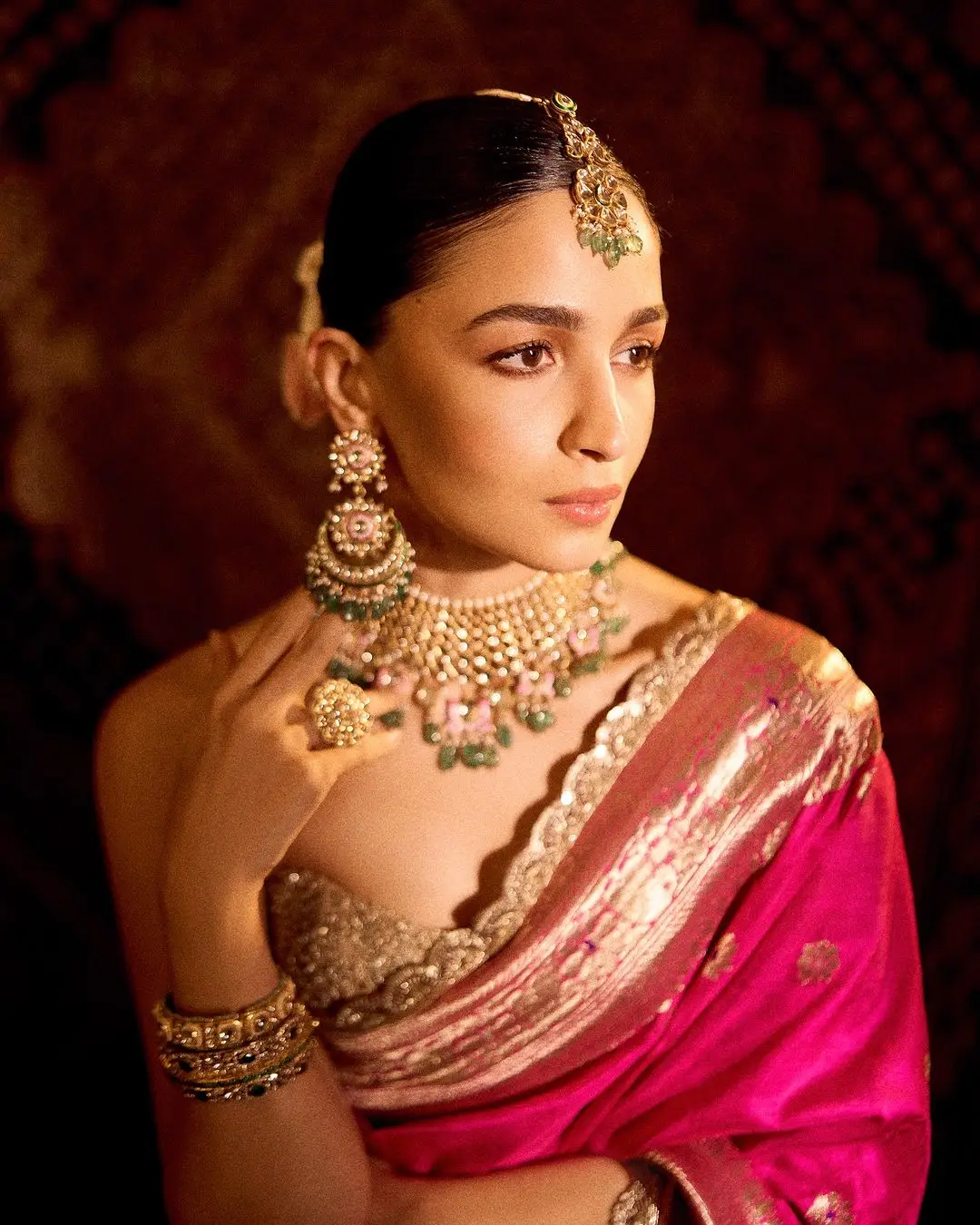 ALIA BHATT WEARING BEAUTIFUL EARRINGS JEWELLERY PINK SAREE